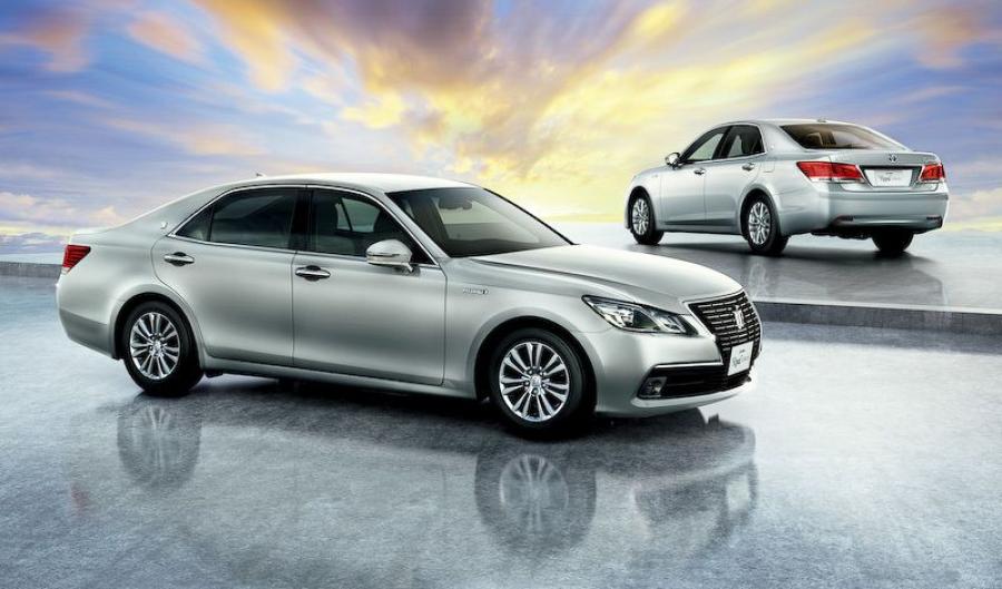  Toyota Crown Royal Saloon G Four Hybrid 2014 года  (фото 4 из 4)